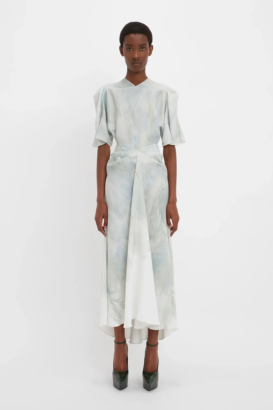 Vestido midi blanco con estampado de plumas