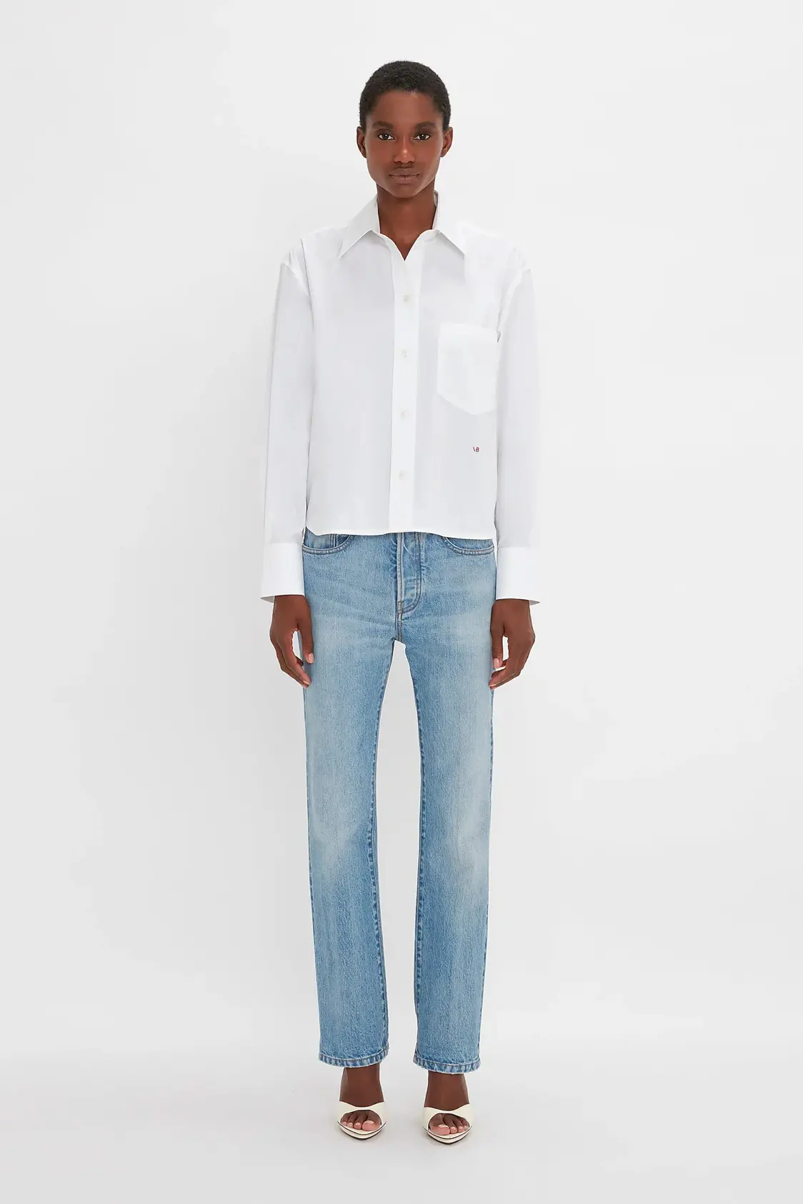 Camisa blanca oversize de cuello en punta