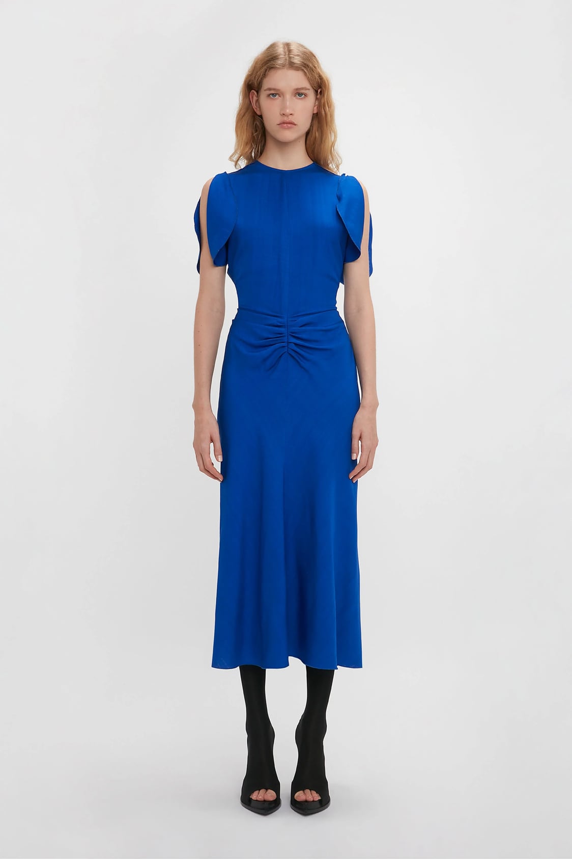 Vestido azul de tirantes con aberturas y aro